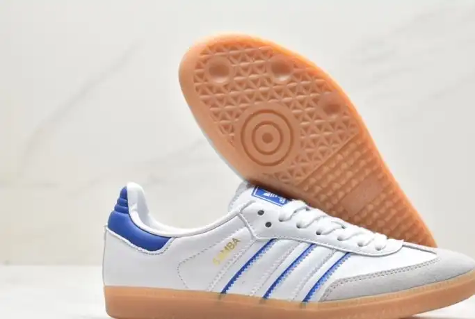 hype Adidas Sneakers