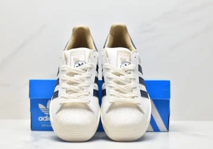 hype Adidas Sneakers