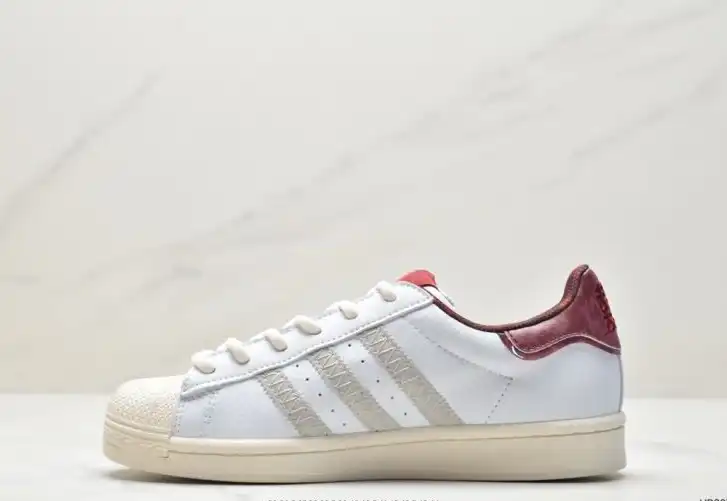 hype Adidas Sneakers