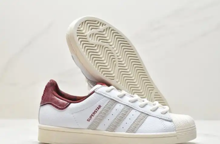 hype Adidas Sneakers