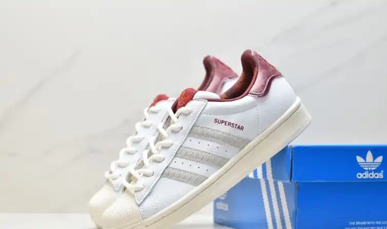 hype Adidas Sneakers