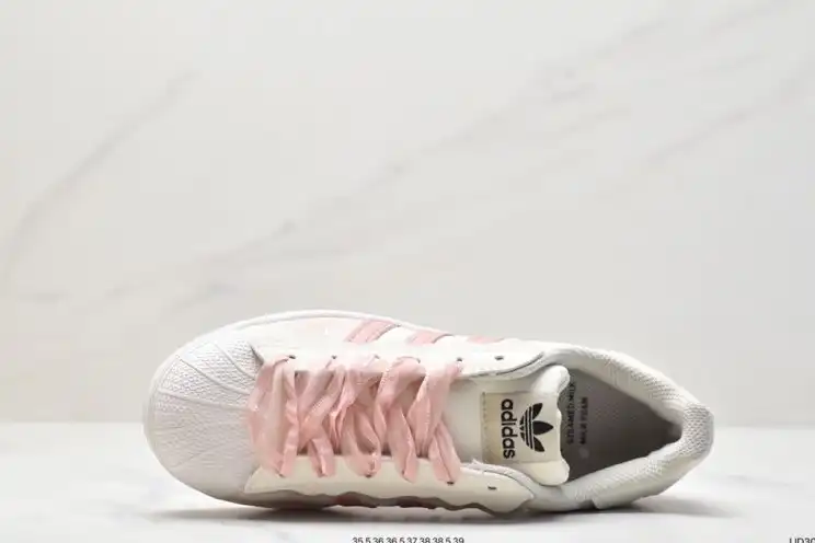 hype Adidas Sneakers