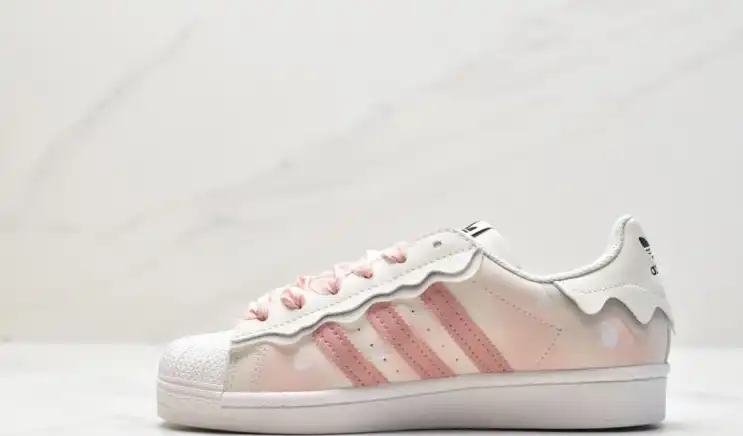 hype Adidas Sneakers