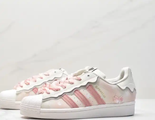 hype Adidas Sneakers