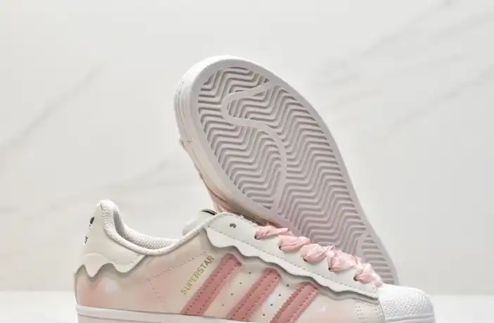 hype Adidas Sneakers