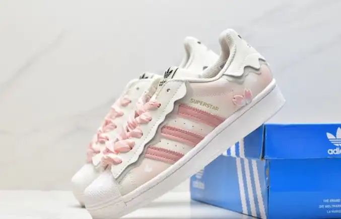 hype Adidas Sneakers