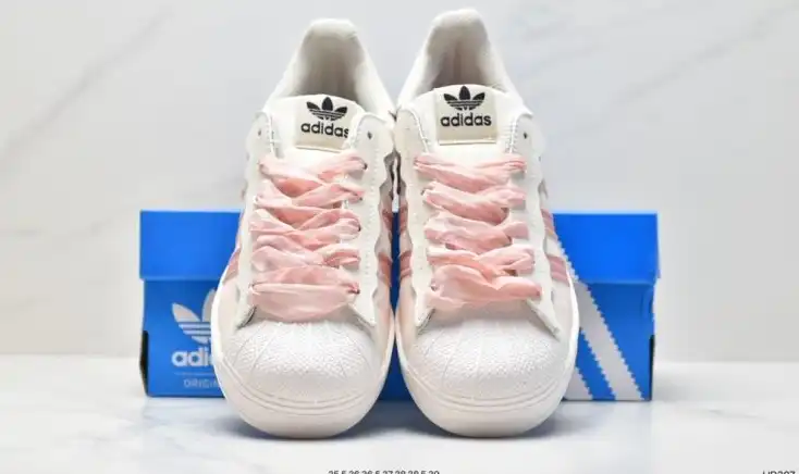 hype Adidas Sneakers