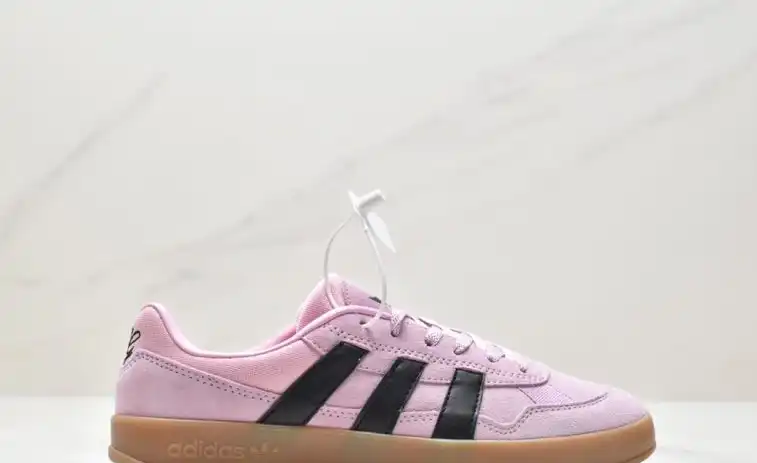 hype Adidas Sneakers