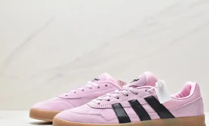 hype Adidas Sneakers