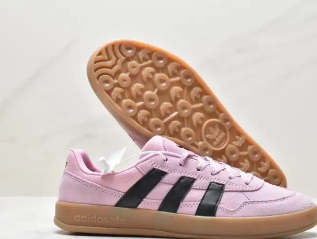 hype Adidas Sneakers