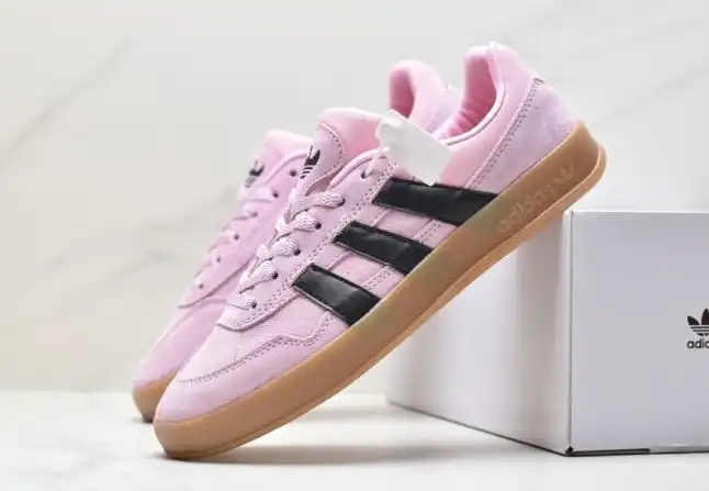 hype Adidas Sneakers