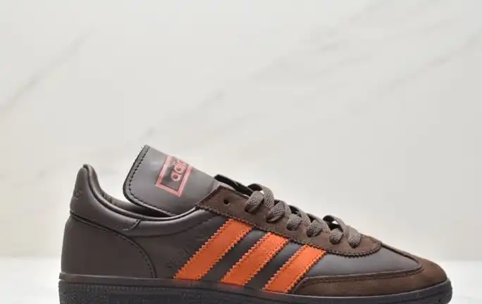 hype Adidas Sneakers