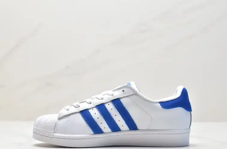 hype Adidas Sneakers