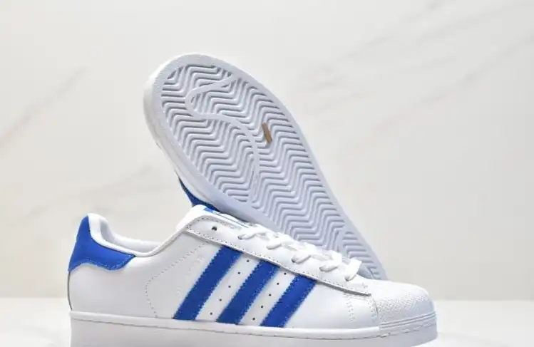 hype Adidas Sneakers