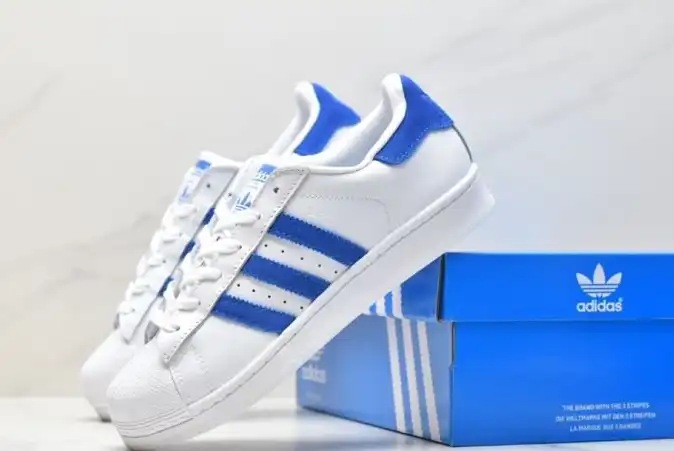 hype Adidas Sneakers