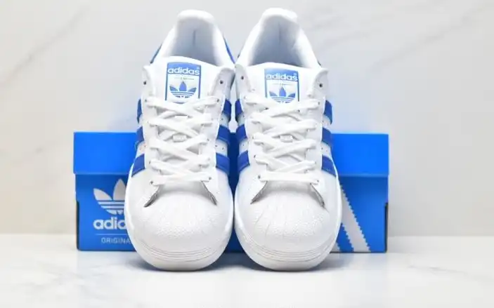 hype Adidas Sneakers