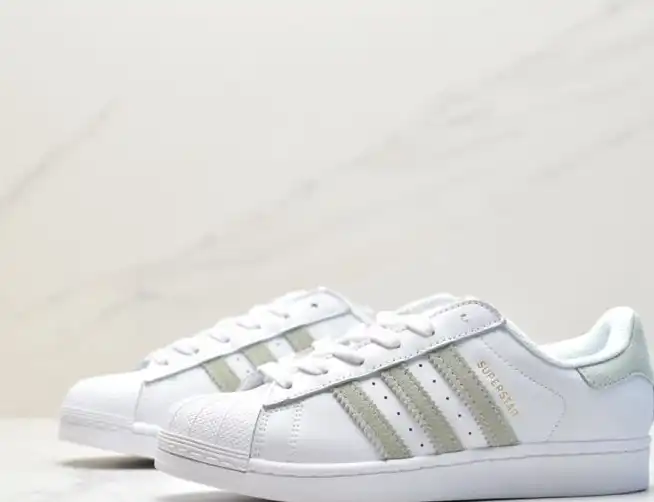 hype Adidas Sneakers