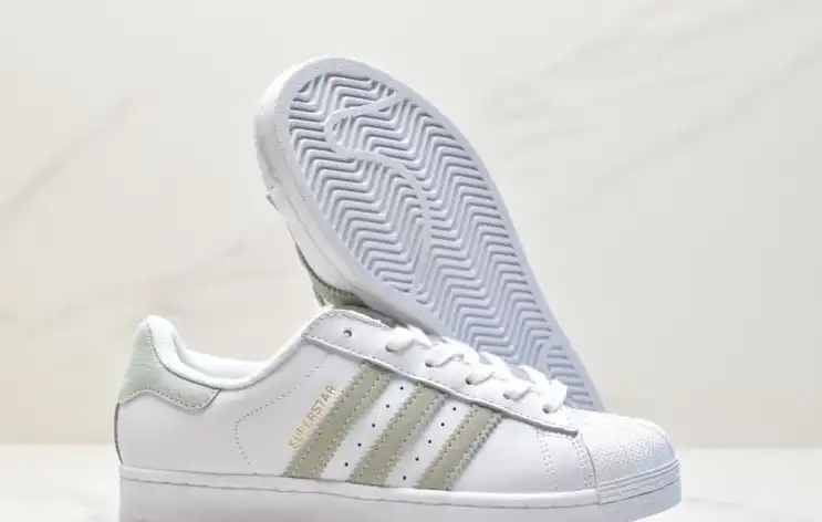 hype Adidas Sneakers