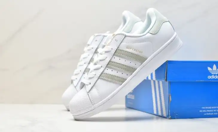 hype Adidas Sneakers