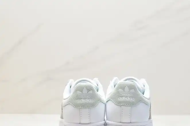 hype Adidas Sneakers