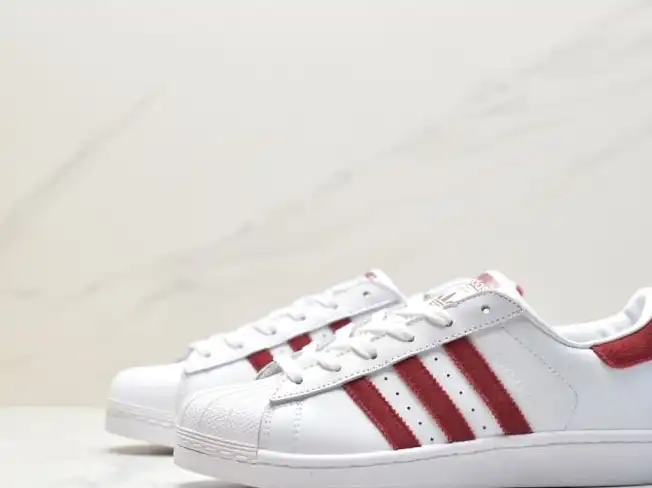 hype Adidas Sneakers