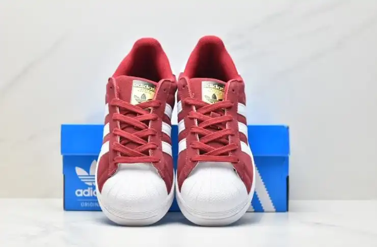 hype Adidas Sneakers