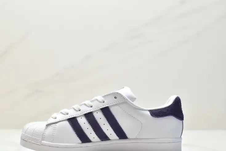 hype Adidas Sneakers