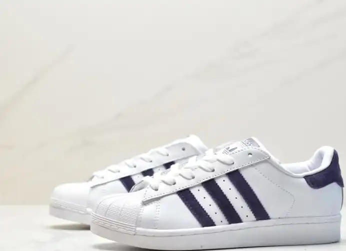 hype Adidas Sneakers