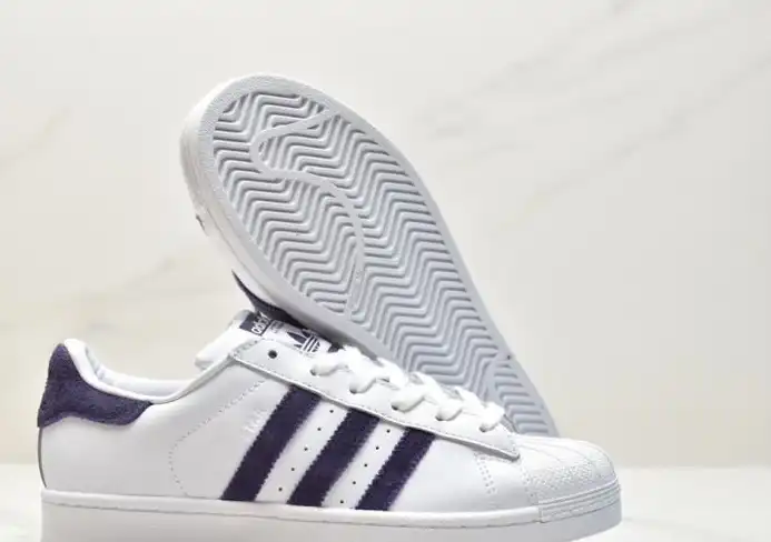 hype Adidas Sneakers