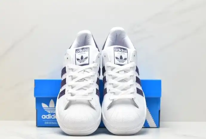 hype Adidas Sneakers