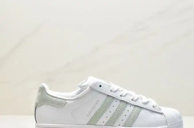 hype Adidas Sneakers