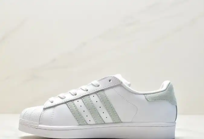 hype Adidas Sneakers