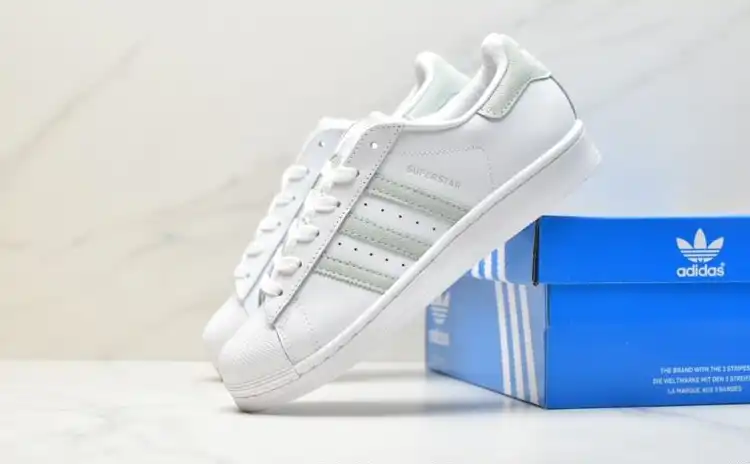 hype Adidas Sneakers