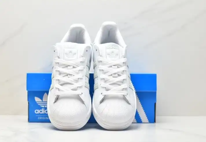 hype Adidas Sneakers