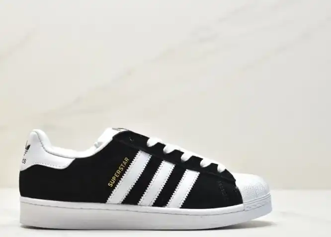 hype Adidas Sneakers