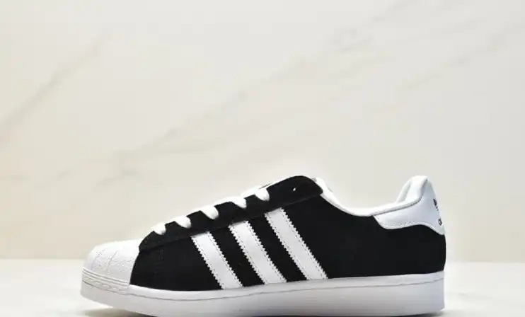 hype Adidas Sneakers