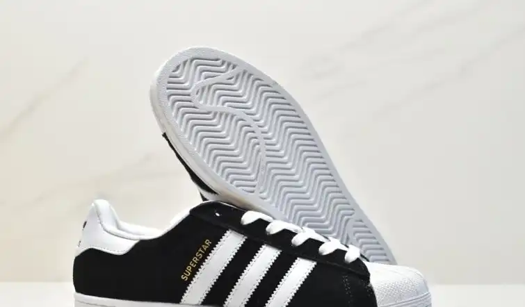 hype Adidas Sneakers