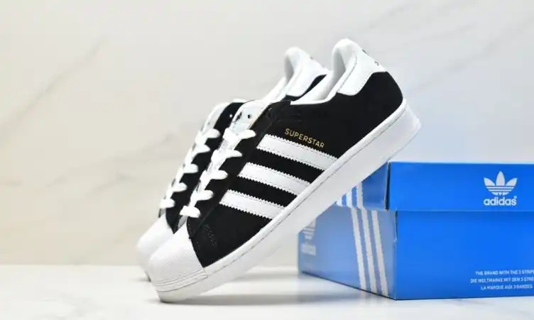 hype Adidas Sneakers