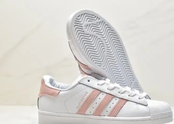 hype Adidas Sneakers