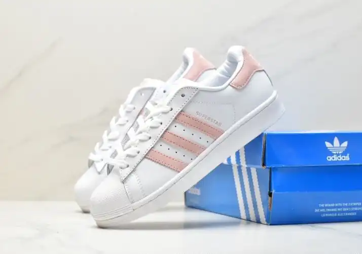 hype Adidas Sneakers