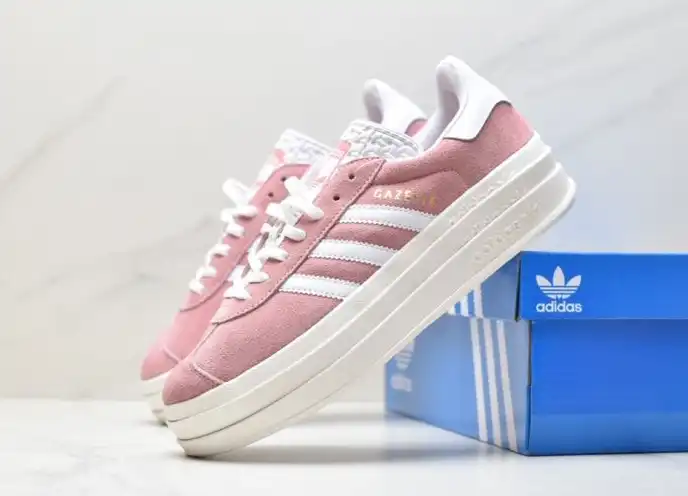 hype Adidas Sneakers