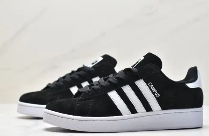 hype Adidas Sneakers