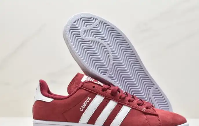 hype Adidas Sneakers