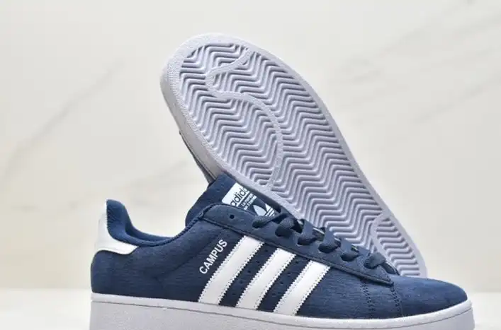 hype Adidas Sneakers