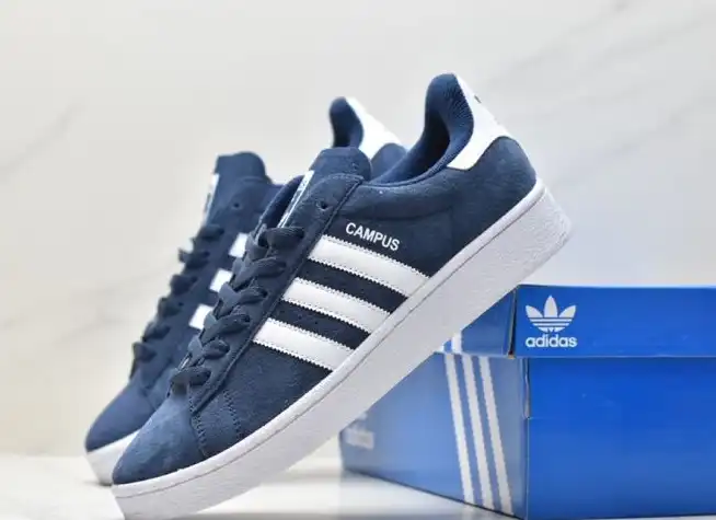 hype Adidas Sneakers