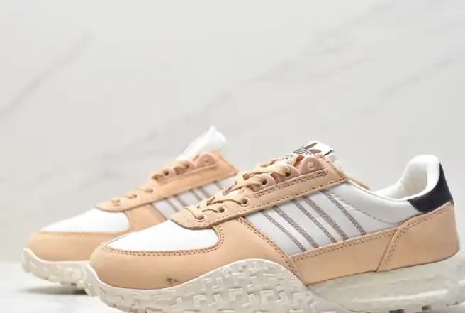 hype Adidas Sneakers