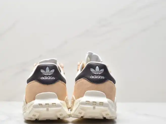 hype Adidas Sneakers