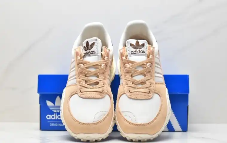 hype Adidas Sneakers