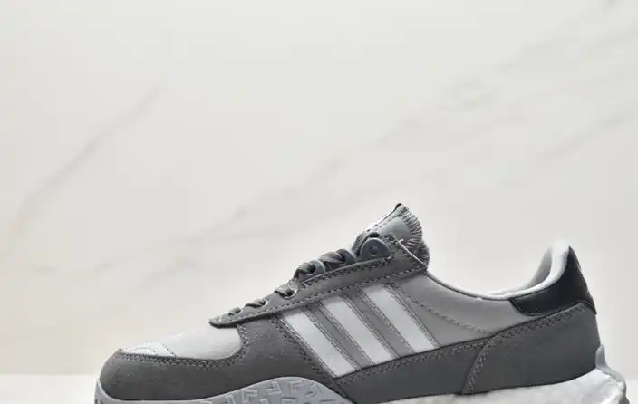 hype Adidas Sneakers