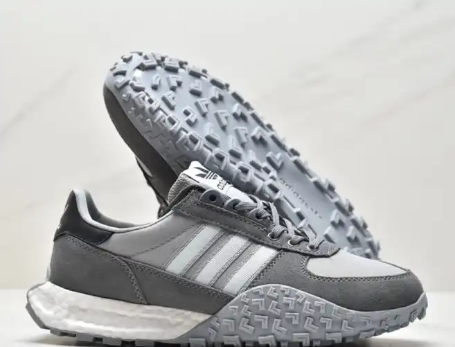 hype Adidas Sneakers